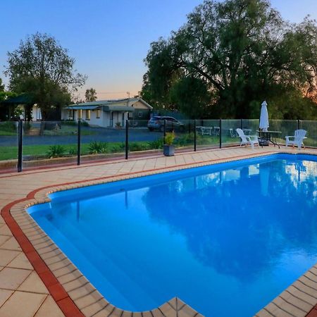 Peak Hill Oasis Motel المظهر الخارجي الصورة