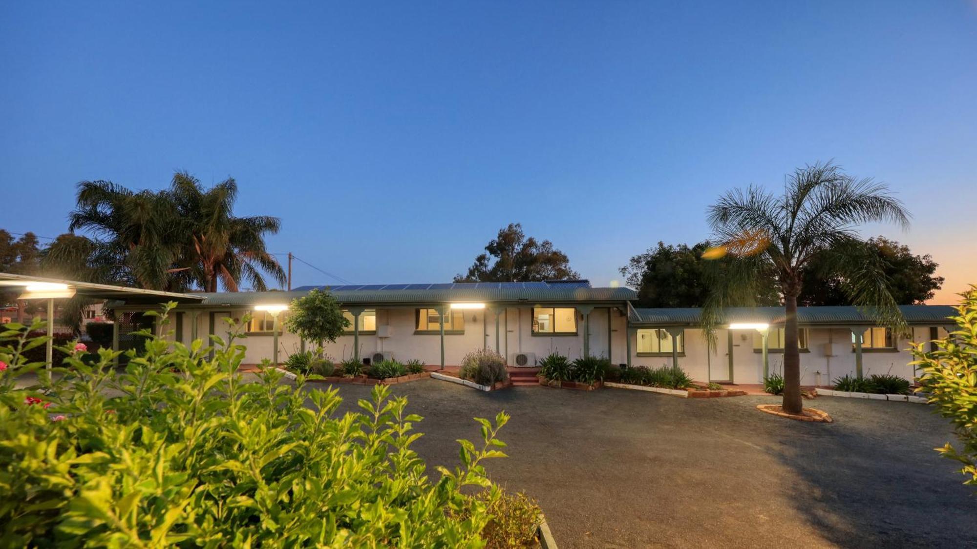 Peak Hill Oasis Motel المظهر الخارجي الصورة
