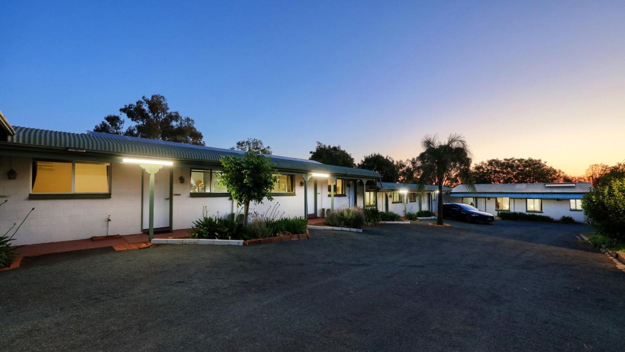 Peak Hill Oasis Motel المظهر الخارجي الصورة
