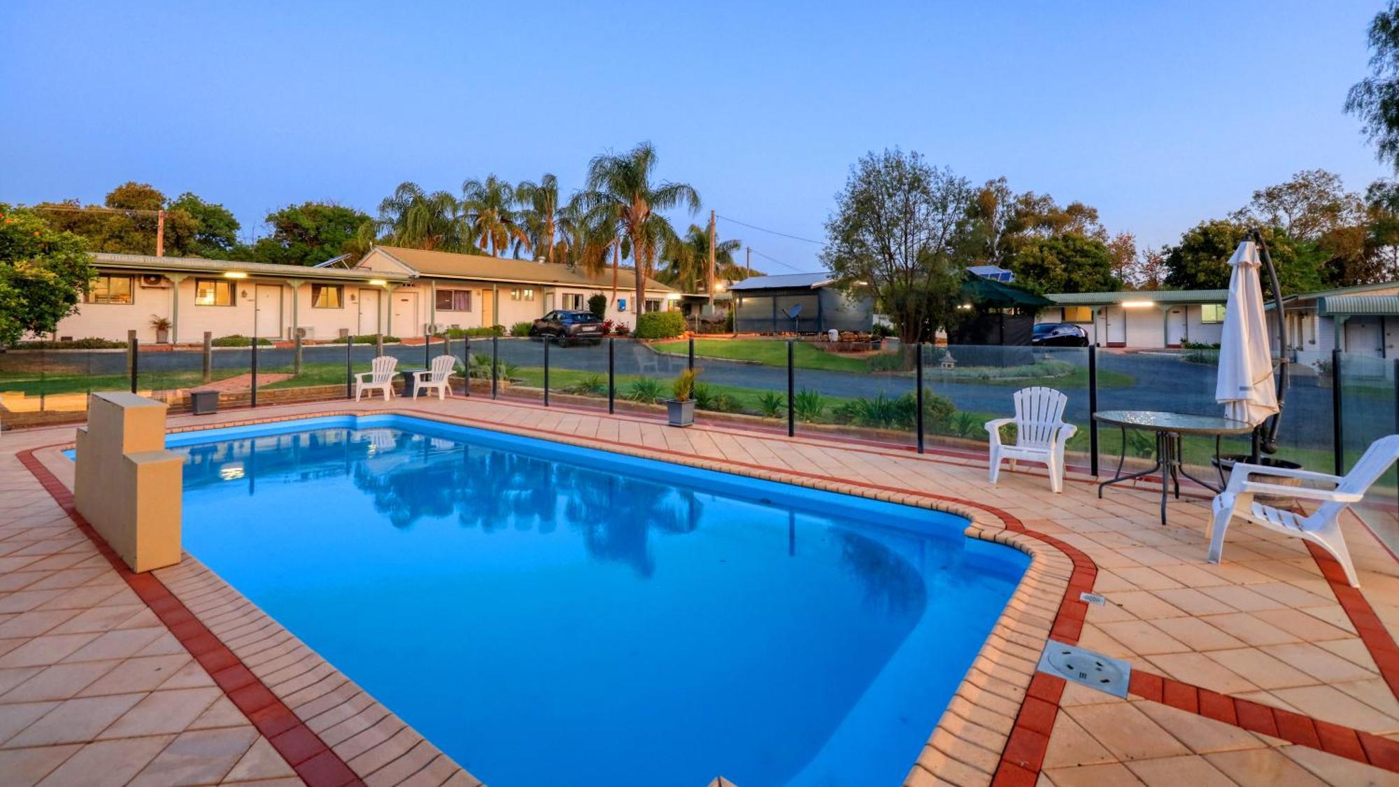 Peak Hill Oasis Motel المظهر الخارجي الصورة
